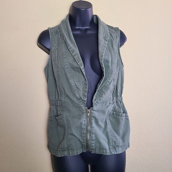 Skies Are Blue Vest  - Picture 1 of 8